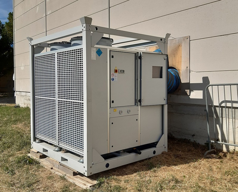 Hochleistungsanlage bietet Schutz für Weinproduktion.